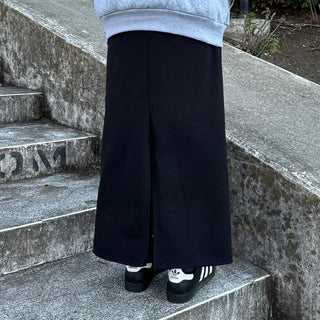 Line-cut sweat skirt