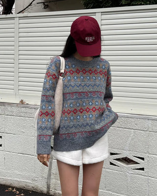 Ethnic pattern long-sleeved knit