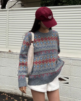 Ethnic pattern long-sleeved knit