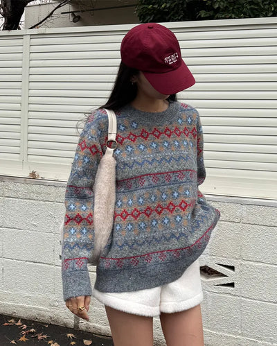 Ethnic pattern long-sleeved knit