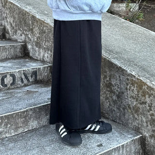 Line-cut sweat skirt