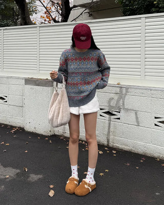 Ethnic pattern long-sleeved knit