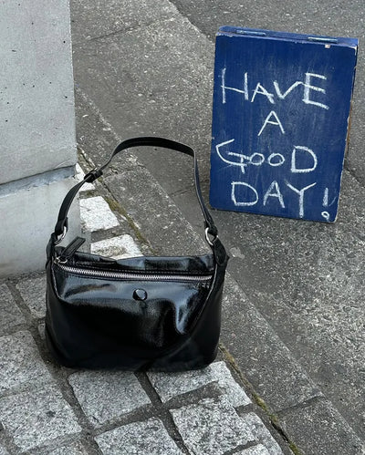 Round enamel shoulder bag