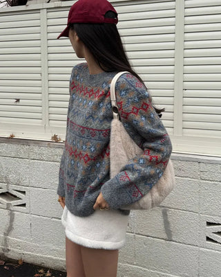 Ethnic pattern long-sleeved knit