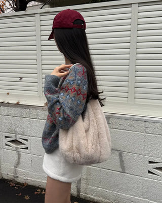 Ethnic pattern long-sleeved knit