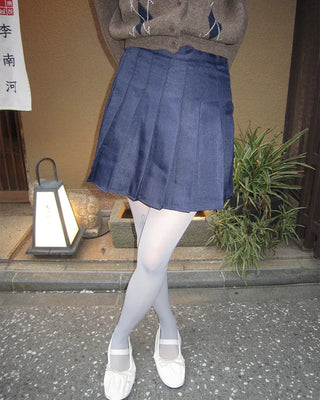Simple pleated mini skirt