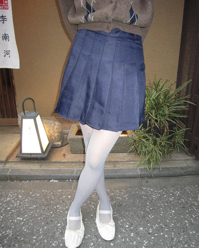 Simple pleated mini skirt
