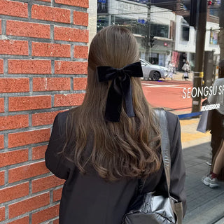 Black Big Ribbon Pin