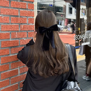 Black Big Ribbon Pin