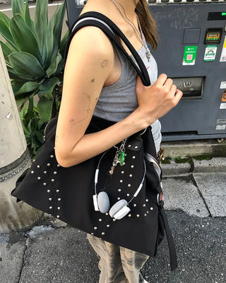 Double rivet line shoulder bag