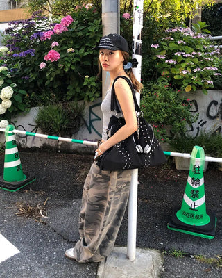 Double rivet line shoulder bag