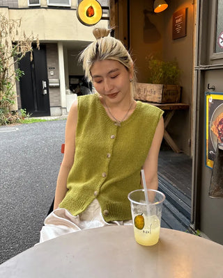 Round neck marble button knit vest