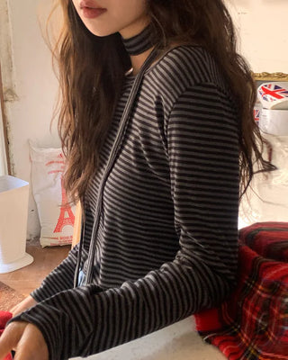 Comes with a scarf! Striped long-sleeved T-shirt