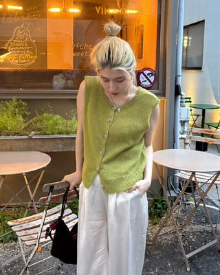Round neck marble button knit vest
