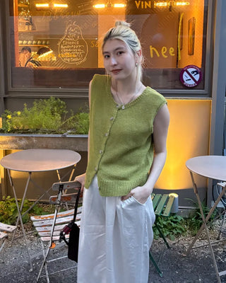 Round neck marble button knit vest