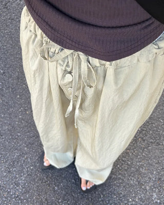 Glossy nylon band button pants
