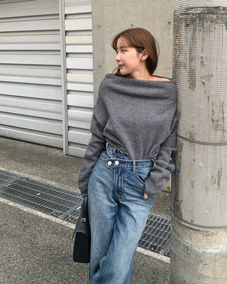 Simple off-shoulder long-sleeved knit