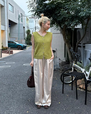 Round neck marble button knit vest