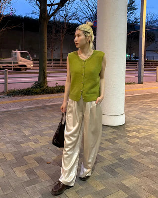 Round neck marble button knit vest