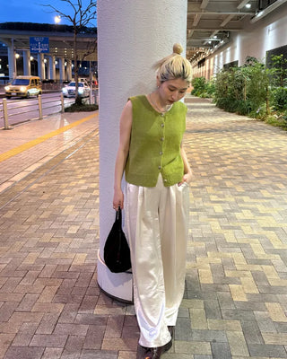 Round neck marble button knit vest