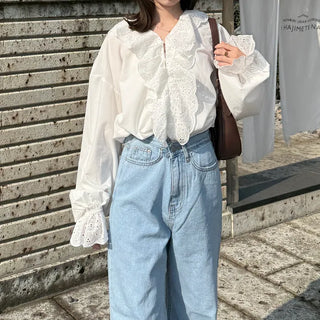 Punching detail blouse