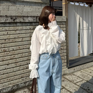 Punching detail blouse