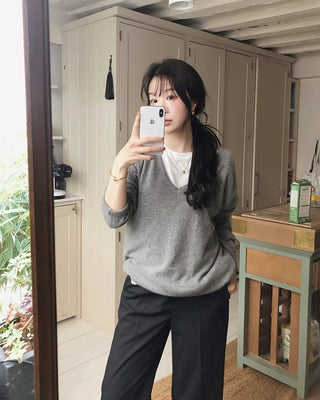 Deep V-neck knit