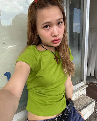 Short-sleeved semi-cropped color T-shirt