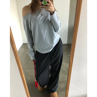 Basic open-shoulder T-shirt