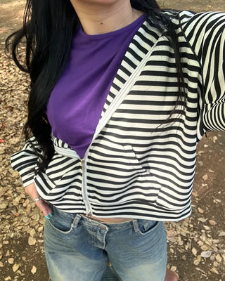 Semi-cropped short-sleeve T-shirt