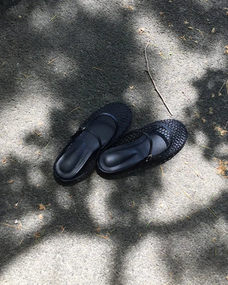 Mesh strap flat sandals