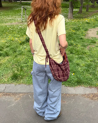 Color-layered half-length T-shirt