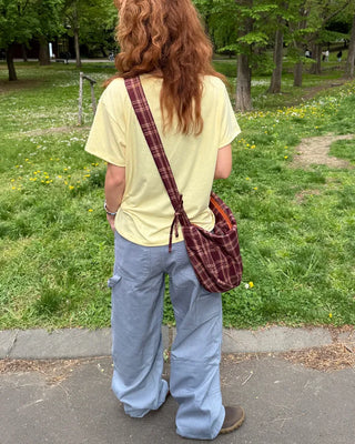 Color-layered half-length T-shirt