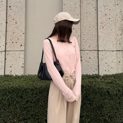 Semi-Closet Fit Round Neck Cardigan
