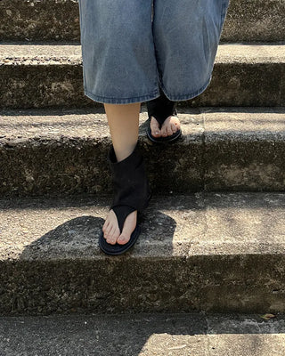 Thong belt ankle boots