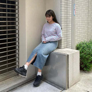 Front slit long denim skirt
