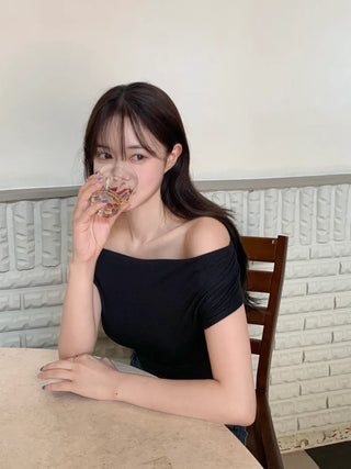 Off-shoulder shirred slit T-shirt (4 colors)