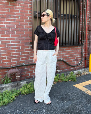 Pindot V-neck bust gathered T-shirt