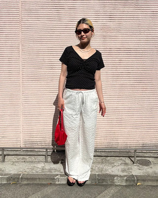 Pindot V-neck bust gathered T-shirt