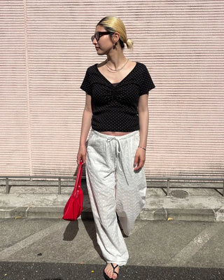 Pindot V-neck bust gathered T-shirt
