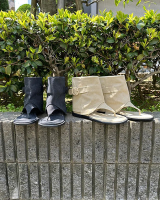Thong belt ankle boots