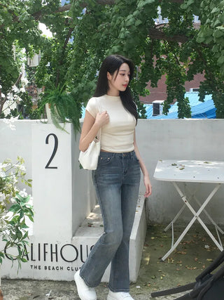 Half-neck T-shirt