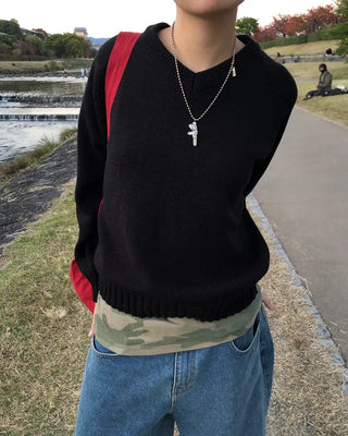 V-neck raglan shoulder wide rib sweater