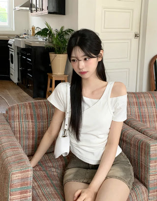 Side-shirred short-sleeved T-shirt