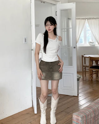 Side-shirred short-sleeved T-shirt