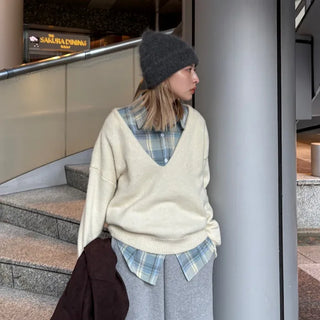 Deep V-neck loose knit