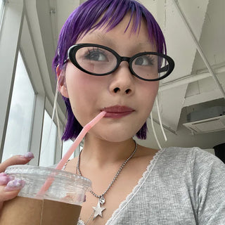 Black round glasses
