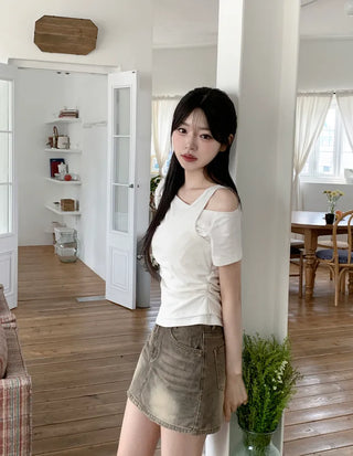 Side-shirred short-sleeved T-shirt