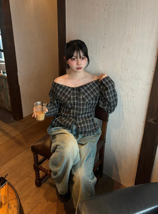 Off-shoulder check shirt