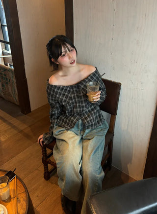 Off-shoulder check shirt